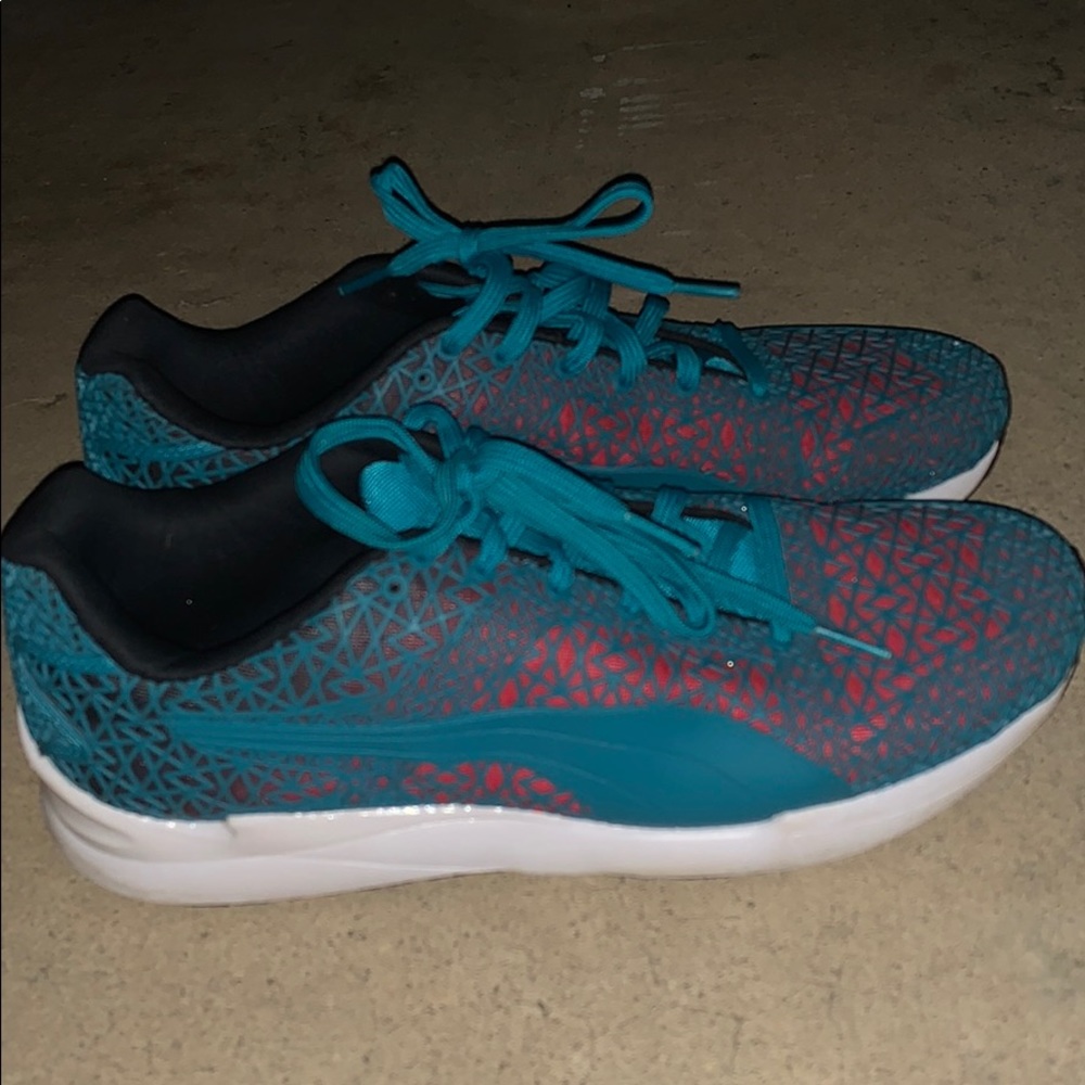 size 10 men’s pink and blue puma shoes